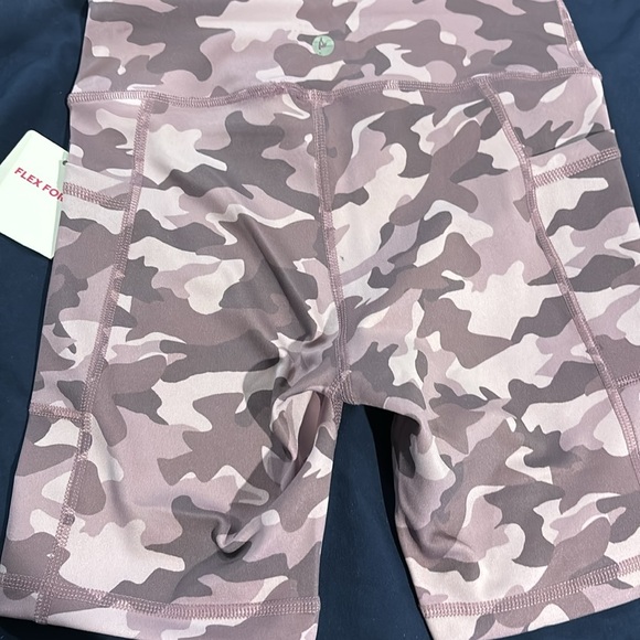 90 Degrees by reflex shorts nwt shorts size 10/M - Picture 2 of 5
